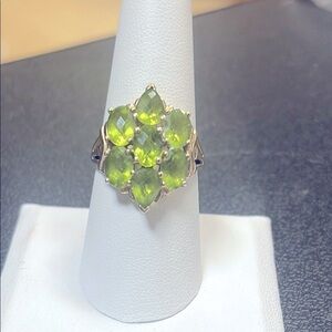 366982 10k yellow gold peridot ring